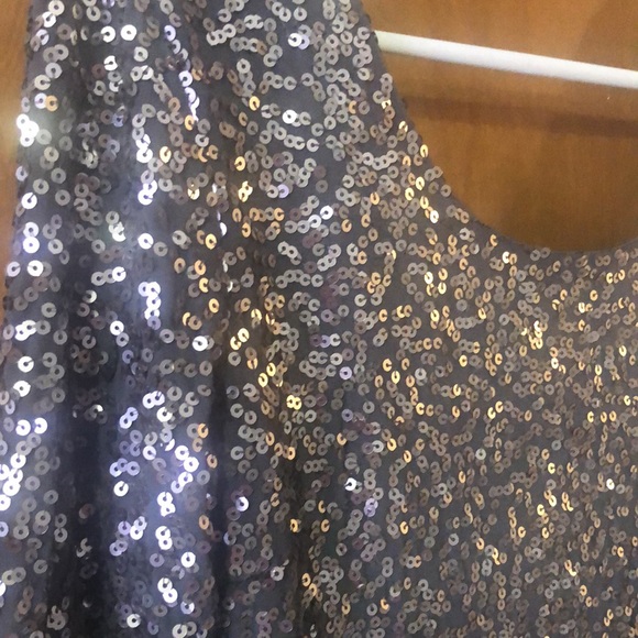 Gray sequined dress. Quarter sleeve/Mid thigh - Picture 2 of 6